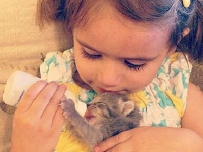 Το 3χρονο κοριτσάκι έδωσε ζωή σε ένα γατάκι και έγιναν οι καλύτερες φίλες! Δείτε τις τρυφερές φωτογραφίες!