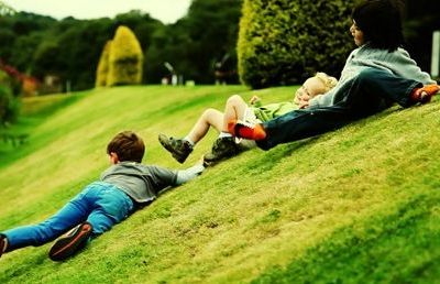 Μάθετε στα παιδιά σας να παίζουν το παραδοσιακό Χριστουγεννιάτικο παιχνίδι της Ηπείρου «Τα Καρύδια»