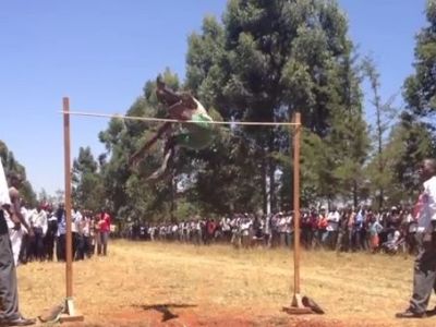 Το άλμα εις ύψος... αλλιώς! Γιατί οι μεγάλοι αθλητές ξεχωρίζουν ανεξαρτήτως συνθηκών (βίντεο)