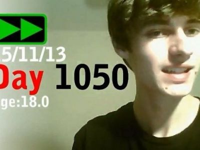 Ο 18χρονος που φωτογράφιζε για 3 χρόνια τον εαυτό του στο ίδιο τραγούδι! (βίντεο)