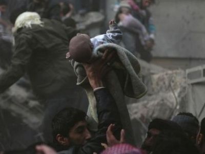 Το νεογέννητο που ανασύρθηκε ζωντανό μέσα από τα συντρίμμια σκόρπισε την ελπίδα (εικόνες)