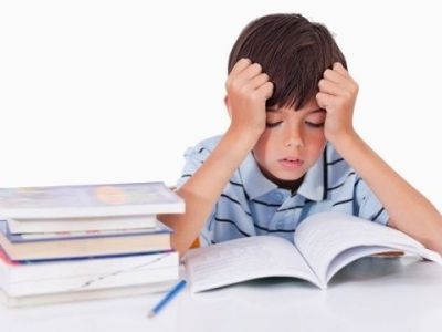 Η «πλάνη» των καλών βαθμών. Πρέπει τελικά να επιμένουμε τόσο πολύ και να πιέζουμε τα παιδιά μας;