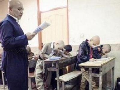 Η ιστορία του δασκάλου και των μαθητών του που ξύρισαν τα κεφάλια τους για να συμπαρασταθούν στον συμμαθητή τους