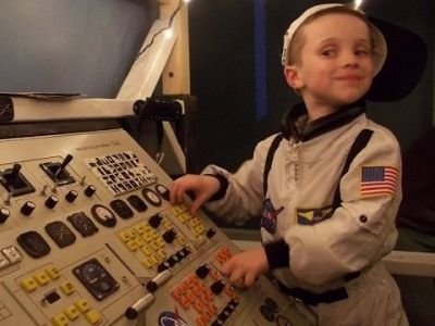 Μα τι υπέροχος μπαμπάς! Κατασκεύασε στον γιο του έναν ολόκληρο διαστημικό σταθμό! (εικόνες)