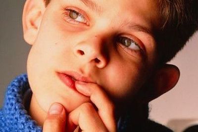 Πώς θα κάνετε το παιδί σας να σταματήσει να τρώει τα νύχια του;