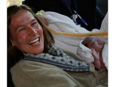 «Το μωρό μας γεννήθηκε μέσα στο αμάξι!». Η ιστορία μέσα από τα μάτια του μπαμπά…