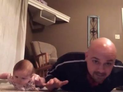 Η πιο χαριτωμένη γυμναστική μπαμπά- κόρης (βίντεο)