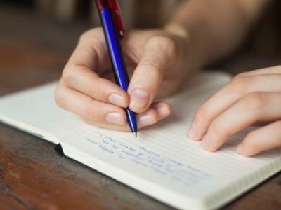 Εφηβος έγραψε ποίημα που διαβάζεται και αναποδα! Δείτε το