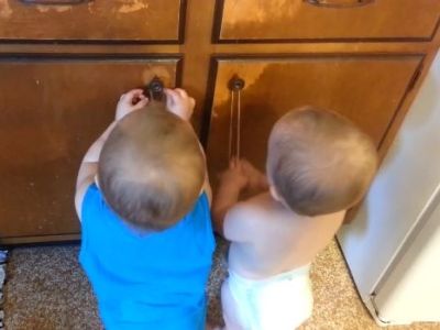 Αυτά τα μωρά θα σας φτιάξουν τη διάθεση. Δείτε τι κάνουν! (βίντεο)