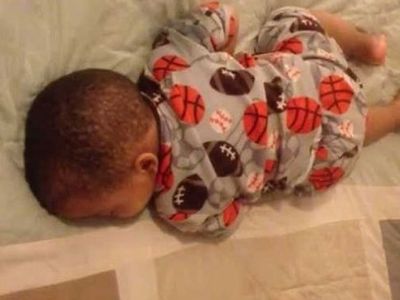 Δεν θα το πιστεύετε πώς αντιδρά ένα μωρό που ενώ κοιμάται ακούει ένα τραγούδι! (βίντεο)