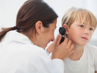 Ωτίτιδα: Τι την προκαλεί και πώς την αντιμετωπίζουμε;