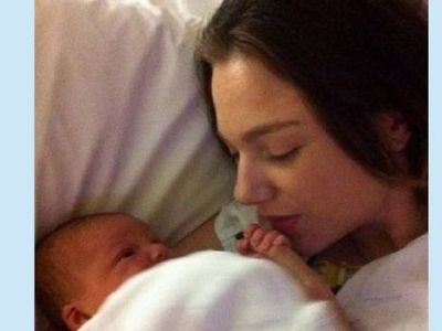 Οι τρυφερές φωτογραφίες της Ειρήνης Καρρά με το νεογέννητο μωράκι της!