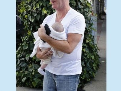 Ο διάσημος μπαμπάς έφαγε στο εστιατόριο με τον… 2 μηνών γιο του! (εικόνες)