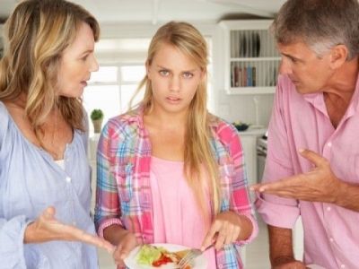 Πανελλήνιες εξετάσεις: Προστασία των παιδιών από την «υπερπροστασία» των γονιών