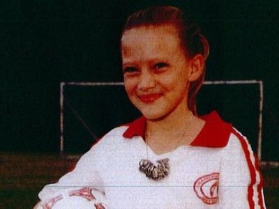 Αυτό το κοριτσάκι, σήμερα είναι μια πολύ τρυφερή μανούλα!