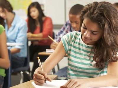 Πανελλήνιες 2014: Με Λατινικά, Χημεία, Ηλεκτρολογία και Ανάπτυξη εφαρμογών συνεχίζονται οι εξετάσεις