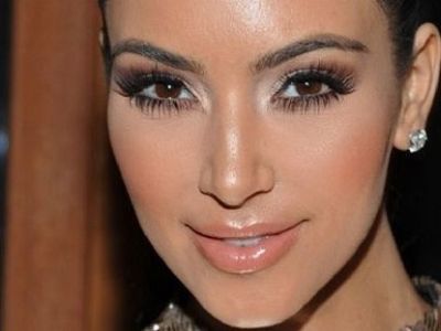 Αυτή είναι η πρώτη οικογενειακή γαμήλια φωτογραφία της Κιμ Καρντάσιαν! (εικόνα)