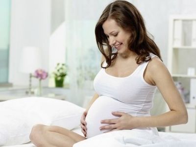 «Νιώθω ότι το μωρό μου δεν κινείται αρκετά στην κοιλιά μου». Πρέπει να ανησυχήσω;