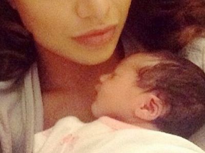 Μόλις γέννησε ανέβασε την πρώτη φωτογραφία στο Ίνσταγκραμ με το μωράκι της! (εικόνες)