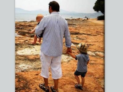 Μπαμπάς και γιοι βόλτα στη θάλασσα!