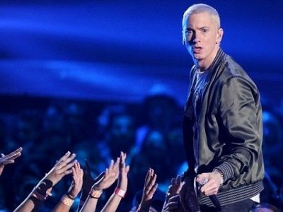 Αριστούχος του Λυκείου της η κόρη του Εμινεμ (φωτογραφίες)