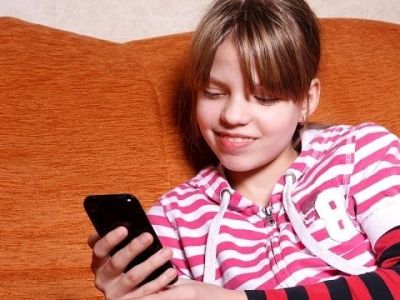 Ένα κινητό για δώρο στο παιδί μου: Πώς να αντιδράσετε ως γονιός σε ένα τέτοιο περιστατικό