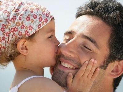 Ποιος είναι ο ρόλος του πατέρα στην ανατροφή του παιδιού και ποια τα οφέλη της πατρικής παρουσίας;