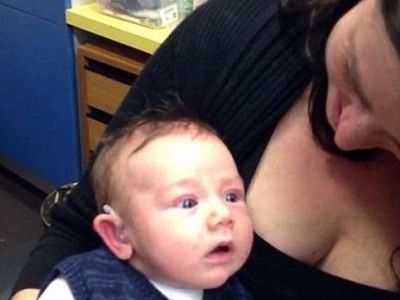 Δείτε την αντίδραση ενός κωφού βρέφους όταν ακούει για πρώτη φορά τους γονείς του (βίντεο)