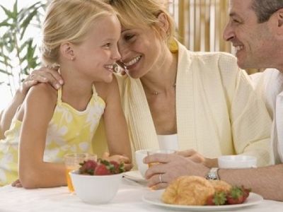 Για τους γονείς είμαστε πάντα παιδιά! Τέσσερις φωτογραφίες που το επιβεβαιώνουν! (εικόνες)