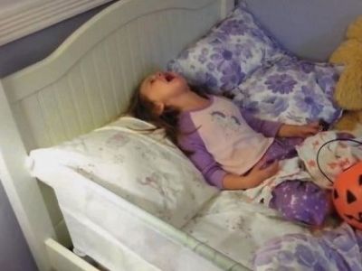 Πολύ γέλιο! Δείτε τις απίστευτες αντιδράσεις παιδιών όταν οι γονείς τους ανακοινώνουν ότι έφαγαν όλα τα γλυκά τους! (βίντεο)