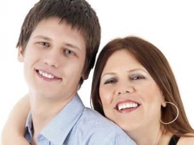 Οκτώ πράγματα που αν τα κάνουν οι μαμάδες δεν μας ενοχλούν αλλά αν τα κάνουν οι φίλοι μας θυμώνουμε!