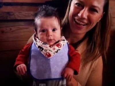 Οι δώδεκα πρώτοι μήνες ενός μωρού από τη στιγμή που γεννιέται, σε ένα βίντεο ενός λεπτού!