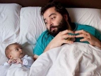 Μπαμπάδες «εν δράση»: 7 απολαυστικές φωτογραφίες μπαμπάδων με τα μωρά τους