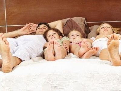 «Το παιδί μας έρχεται στο κρεβάτι κάθε βράδυ, τι μπορώ να κάνω για να σταματήσει;»