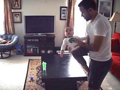 Σχέση πατέρα και γιου: Το βίντεο που θα σας συγκινήσει (βίντεο)