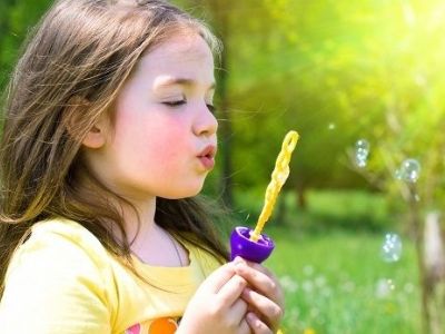 Με ποιον τρόπο επηρεάζουν τα παιχνίδια την ανάπτυξη ενός παιδιού;