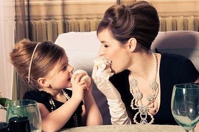 Αυτά είναι τα 10 πράγματα που αντιγράφουν τα παιδιά από τους γονείς!