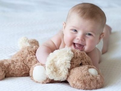 «Ποιο είναι το φυσιολογικό βάρος για το μωρό μου;» Όλα όσα πρέπει να γνωρίζετε για το πρώτο χρόνο ζωής του μωρού σας