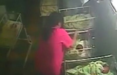 Σοκ! Μαία χτυπά νεογέννητο για να σταματήσει το κλάμα (βίντεο)