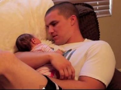 Ποιος είπε ότι το να είσαι μπαμπάς είναι εύκολο; Ένα απολαυστικό βίντεο που πρέπει να δείτε!