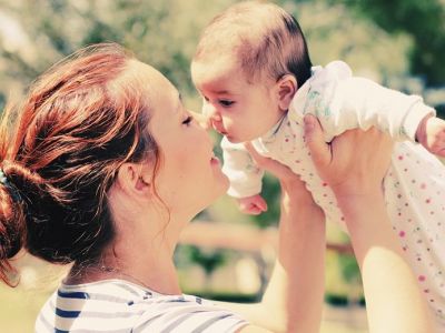 «Καλό κουράγιο και χρόνια πολλά σε όλες τις μανούλες!»