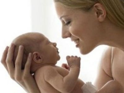 «Δε μετανιώνω που έγινα μικρή σε ηλικία μαμά και δεν πρόκειται»