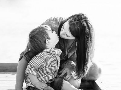 «Μαμάκα τι έχεις; Είσαι άρρωστη ή μήπως είδες τον κακό λύκο στον ύπνο σου και τρόμαξες;»