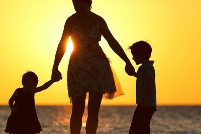 «Μανούλα είσαι ο βράχος μας. Σε αγαπώ και σε θαυμάζω  όσο δε φαντάζεσαι»