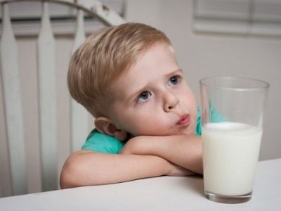 Τι να κάνετε όταν το παιδί σας αρνείται ξαφνικά να πιει γάλα!