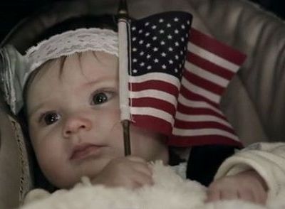 Δείτε την αντίδραση του μπαμπά μόλις βλέπει για πρώτη φορά τη μικρή του πριγκίπισσα. Θα δακρύσετε! (βίντεο)