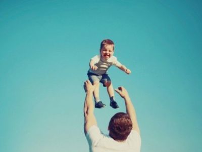 Γιορτή του πατέρα: Πώς επηρεάζει η πατρότητα την ψυχοσύνθεση του άνδρα