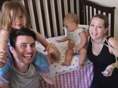 Πανέμορφο! Σε λίγους μήνες θα γίνουν γονείς και σκέφτηκαν τον πιο πρωτότυπο τρόπο να το ανακοινώσουν (βίντεο)