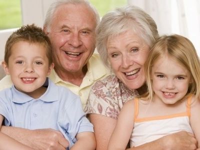 Η παρουσία των παππούδων διασφαλίζει την ψυχική υγεία των παιδιών