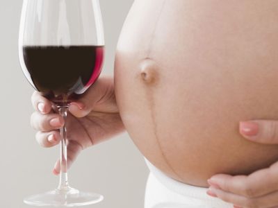 Νέα έρευνα: Αλκοόλ και  εγκυμοσύνη τι πραγματικά ισχύει
